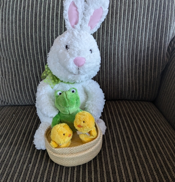 Hallmark EasterBunny Chicks And A Frog Singing “At The Hop” vintage - Picture 1 of 4